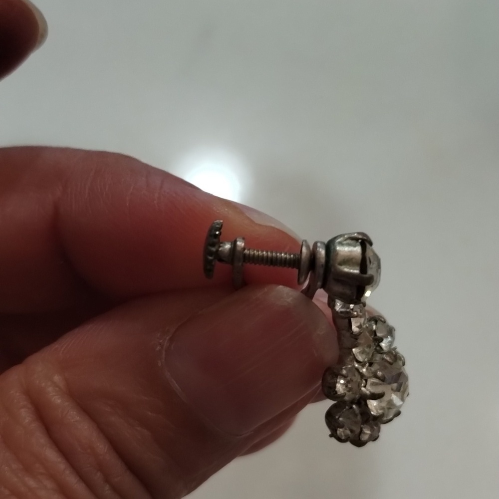 Clear Rhinestone Vintage Screw Back Earrings Flower Shape Mid Century - Picture 4 of 8